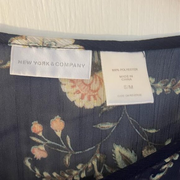 New York and Co Floral Top - Picture 2 of 2